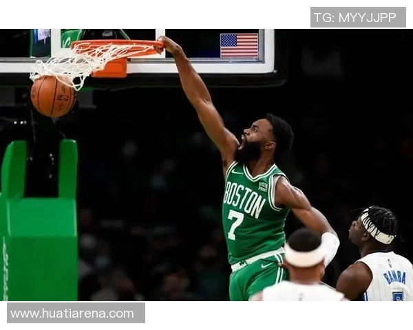 杰伦布朗狂砍42分展现超强火力次节独得18分助球队逆转局势