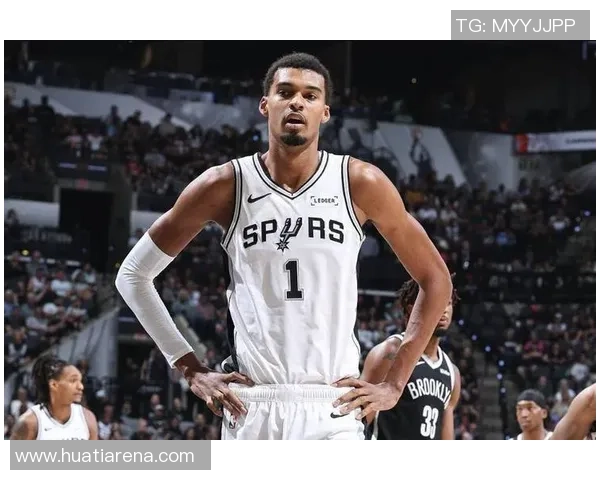 文班亚马半场表现抢眼8中4斩获15分5篮板3助攻1抢断4盖帽展现统治力